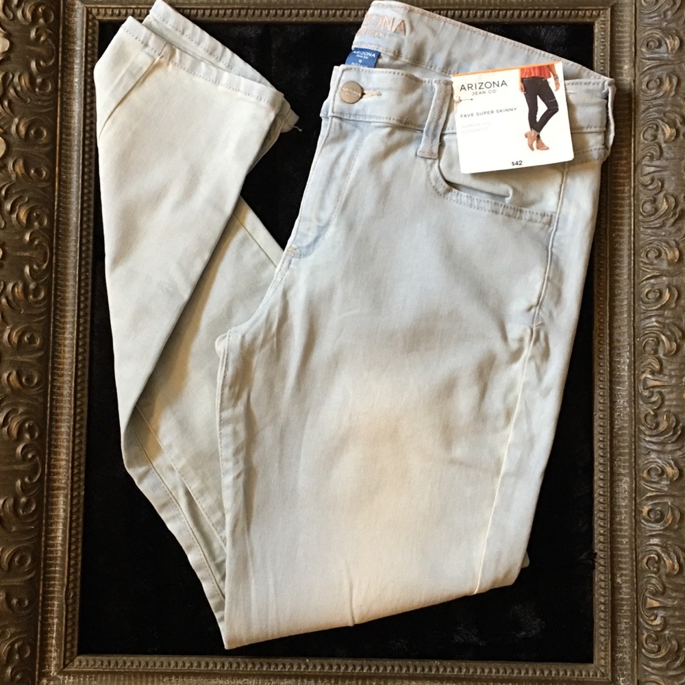 BRAND NEW! Arizona Skinny Jeans